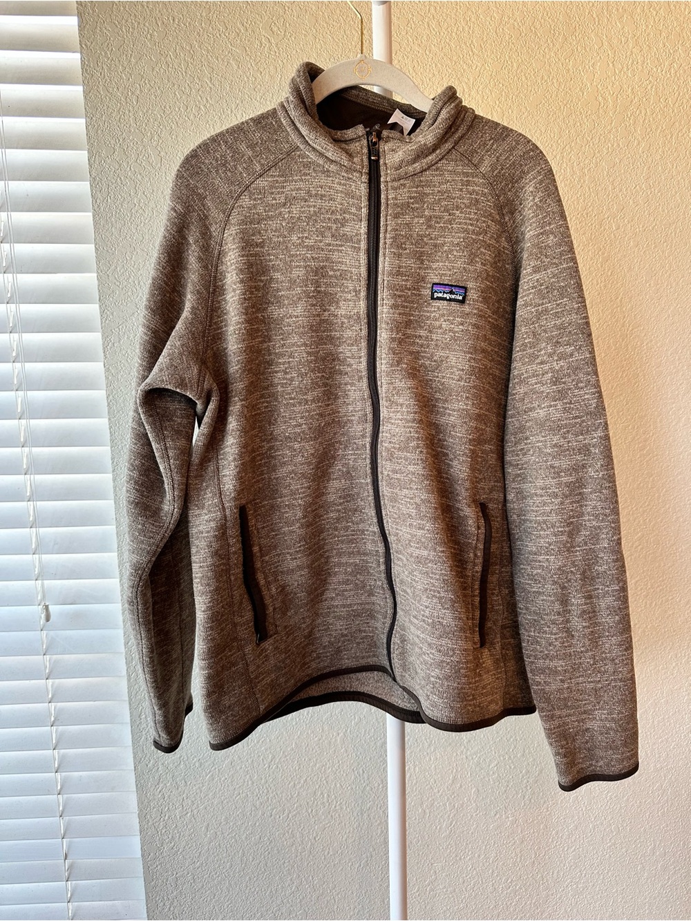 Patagonia men’s better sweater full zip jacket tan oatmeal color size large